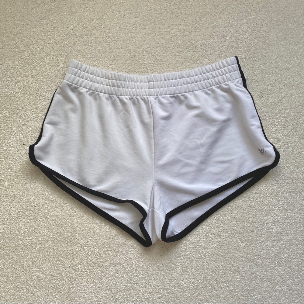 Athletic/leisure white shorts